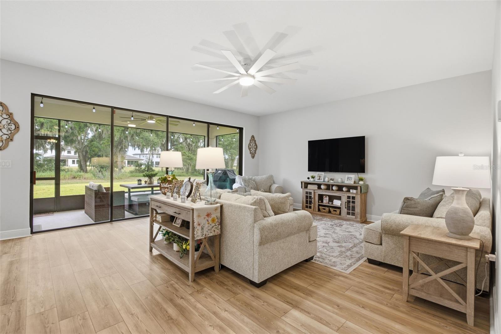 HINTON HAWKSTONE - Residential