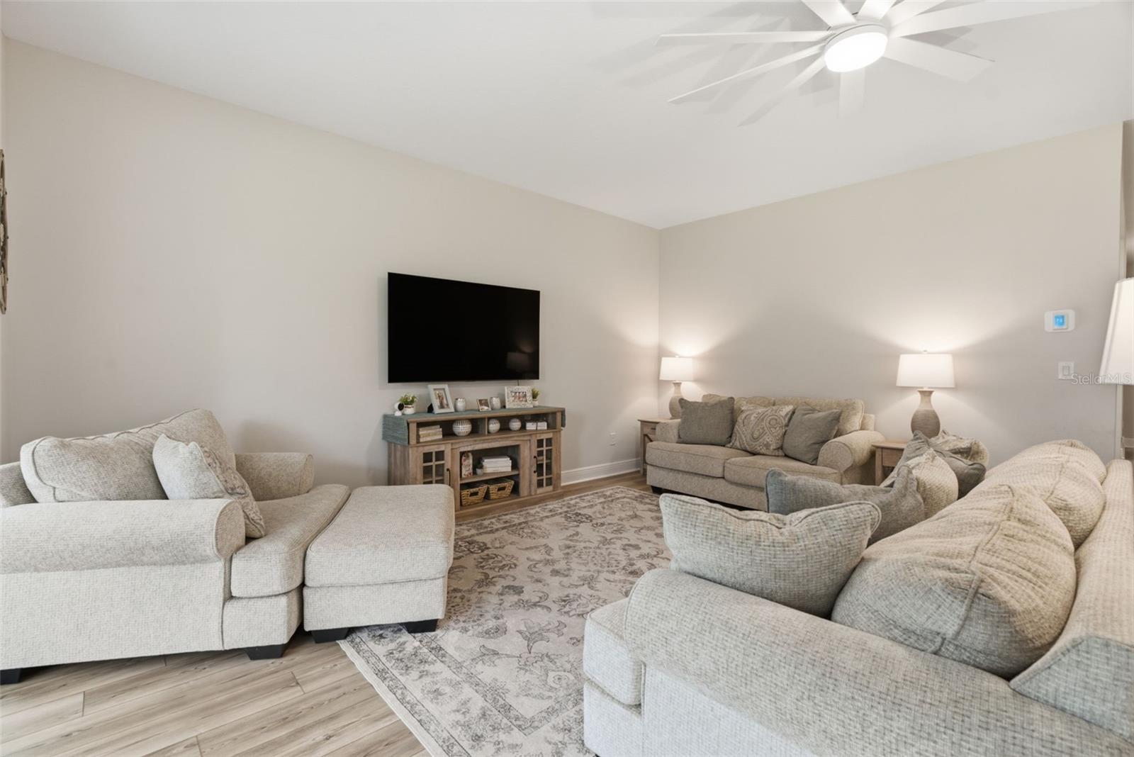 HINTON HAWKSTONE - Residential