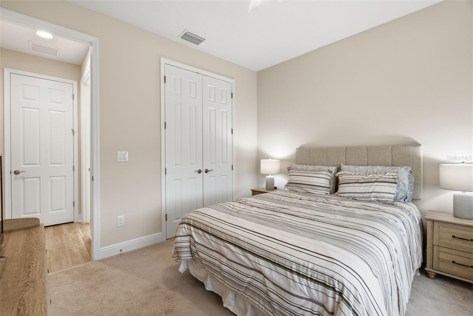 HINTON HAWKSTONE - Residential
