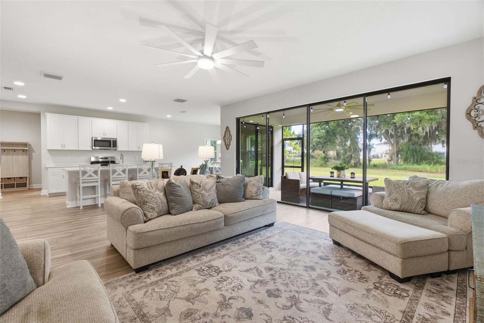 HINTON HAWKSTONE - Residential