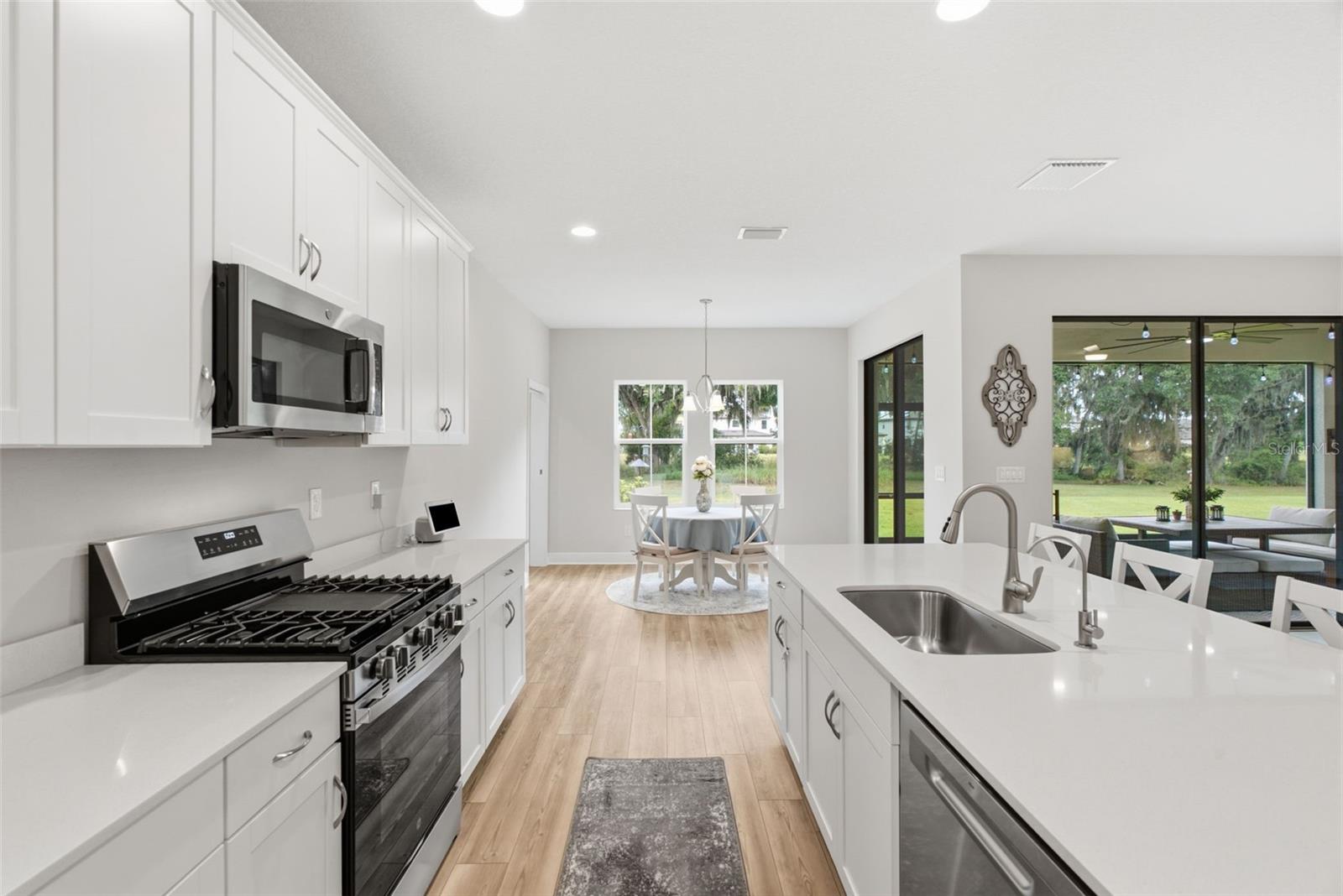 HINTON HAWKSTONE - Residential