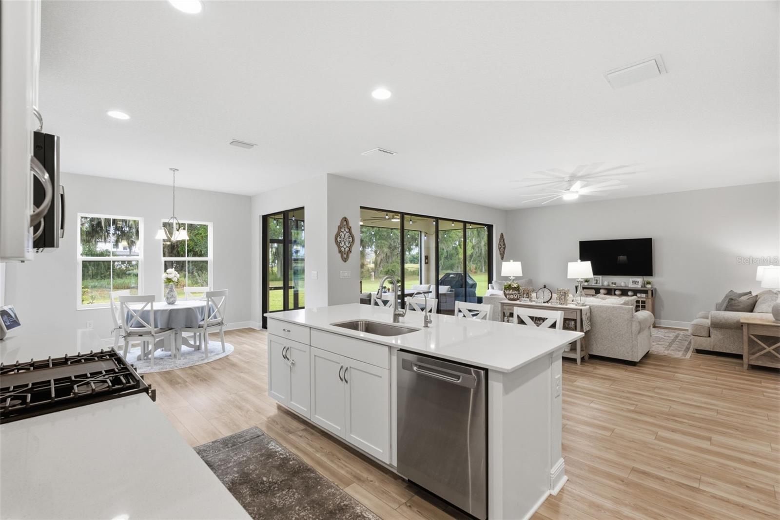 HINTON HAWKSTONE - Residential