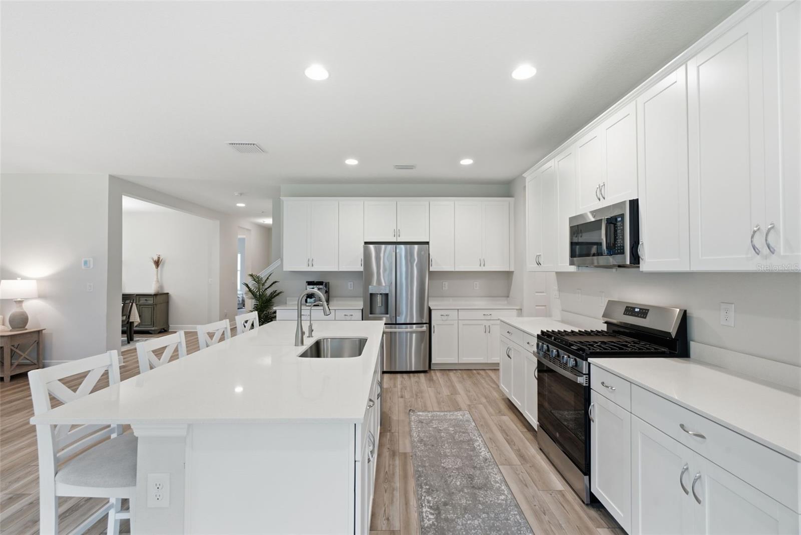 HINTON HAWKSTONE - Residential
