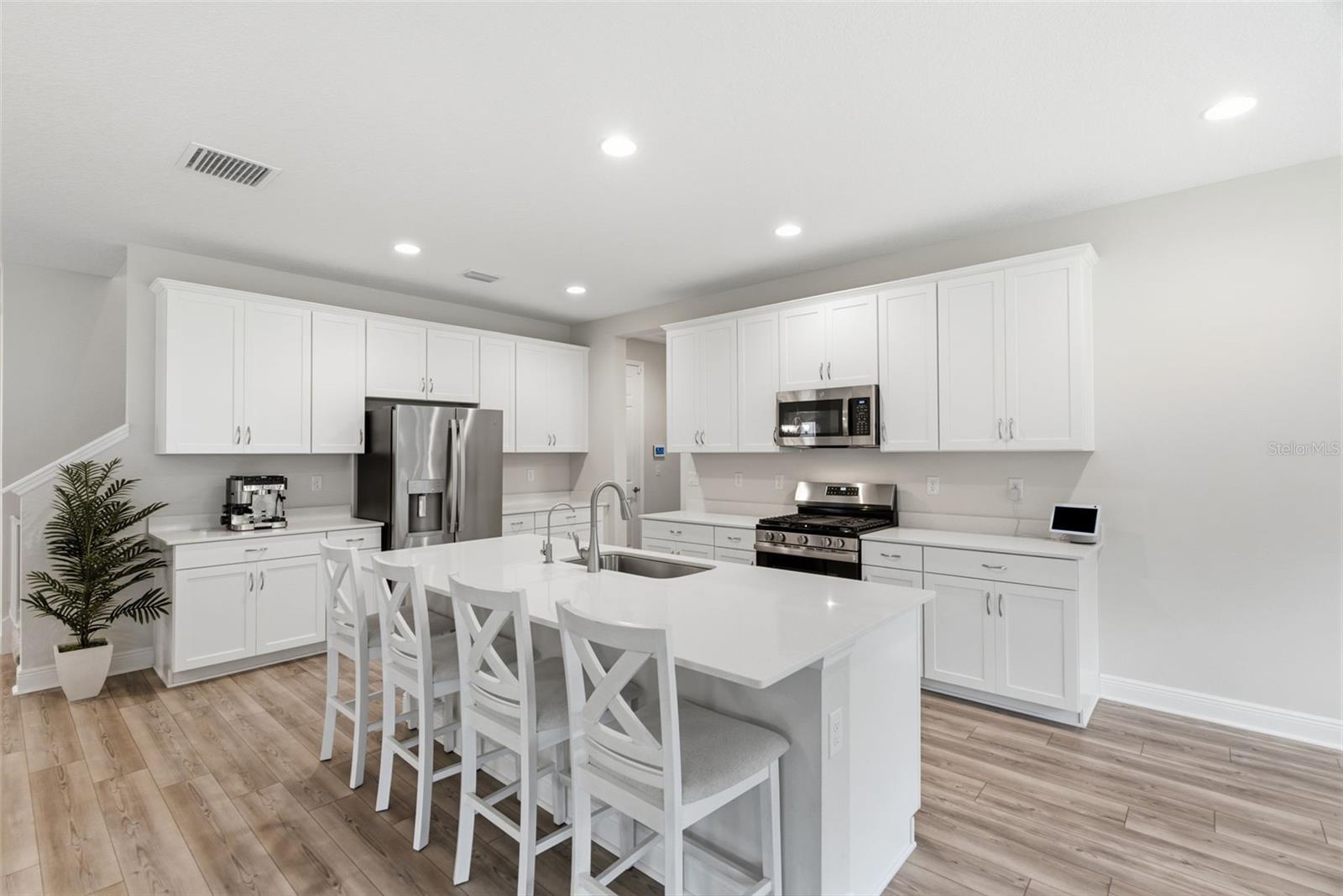 HINTON HAWKSTONE - Residential