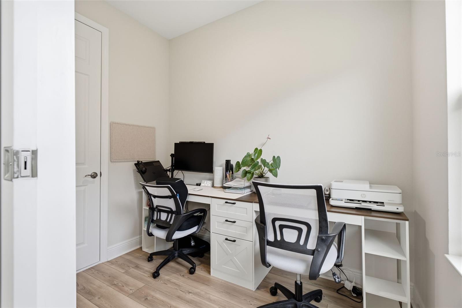 HINTON HAWKSTONE - Residential