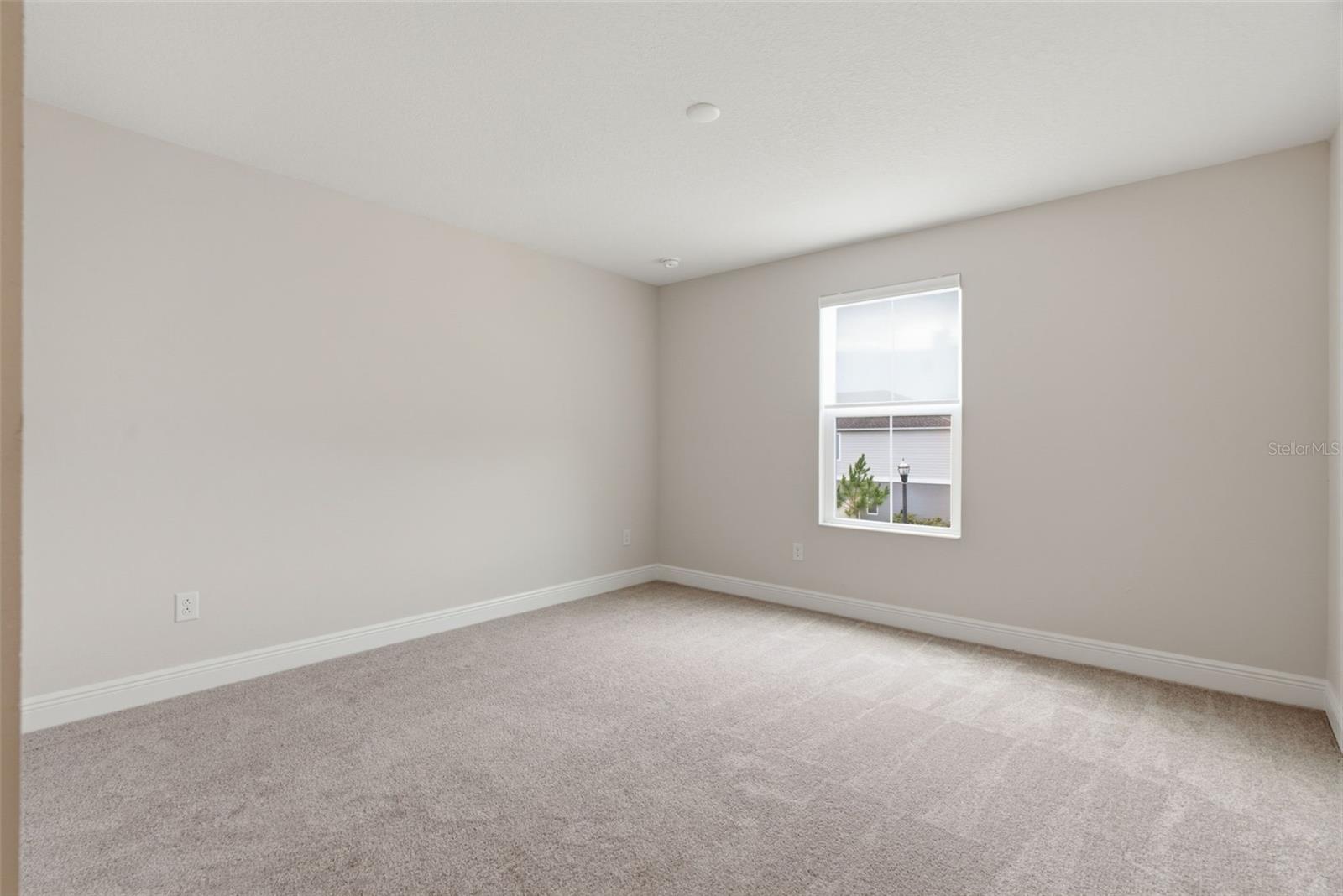 HINTON HAWKSTONE - Residential