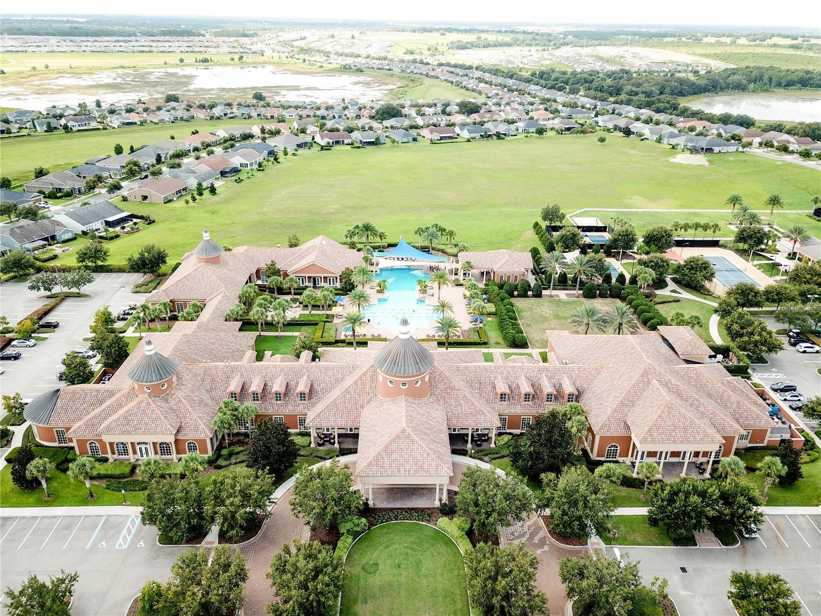 THE CASCADES OF GROVELAND - Residential