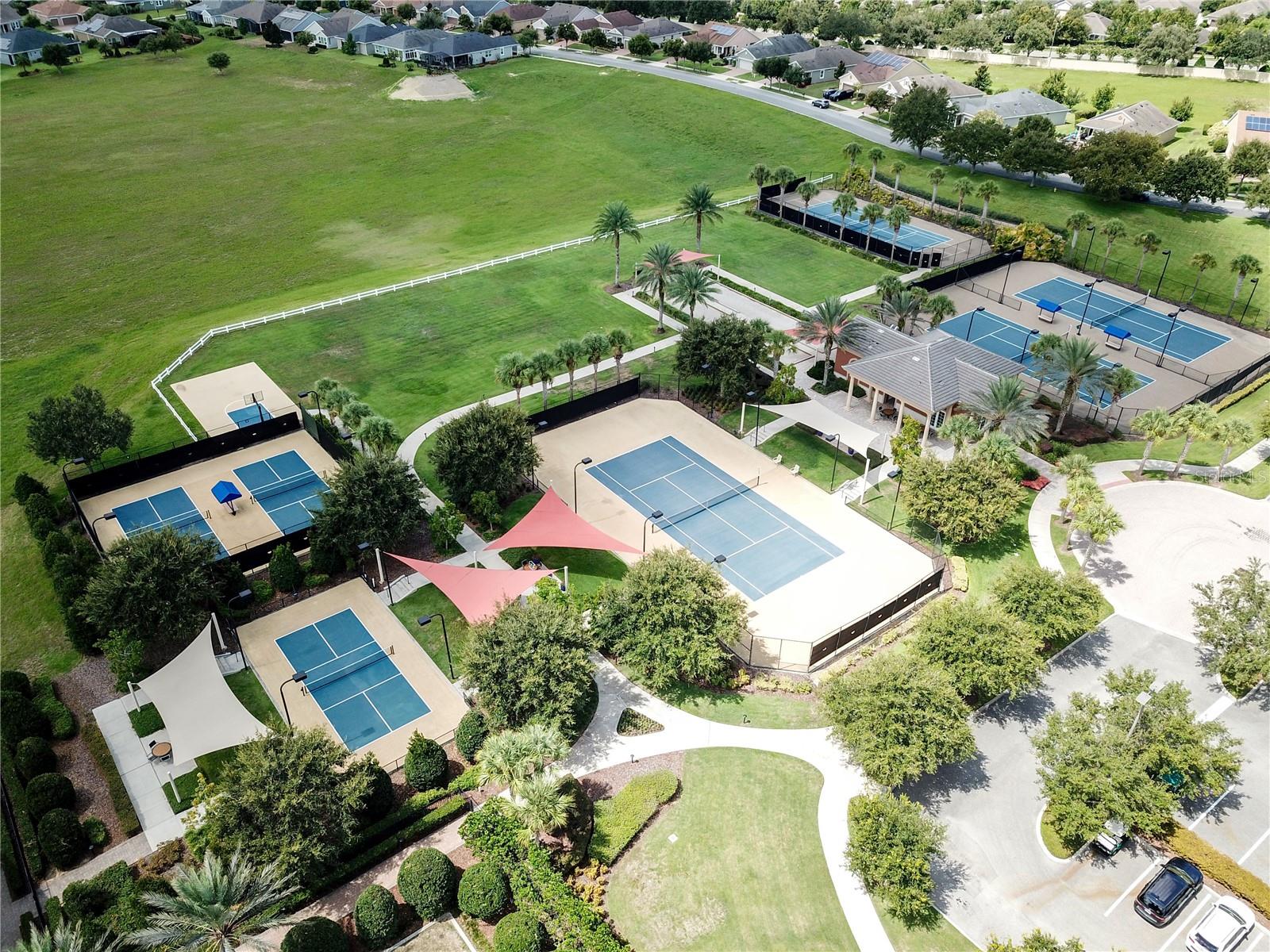 THE CASCADES OF GROVELAND - Residential