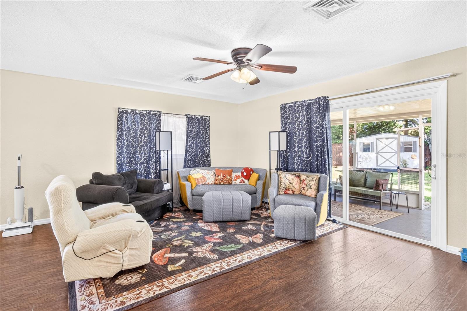 LEISURE SHORES - Residential