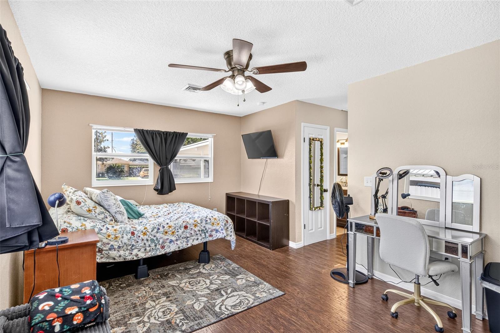 LEISURE SHORES - Residential