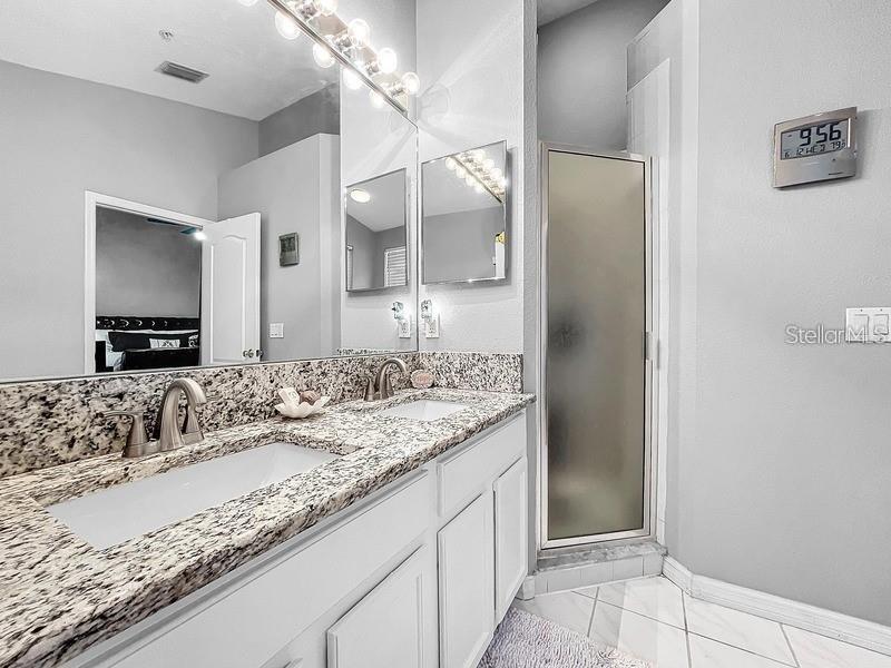 BAYSHORE TWNHS - Residential