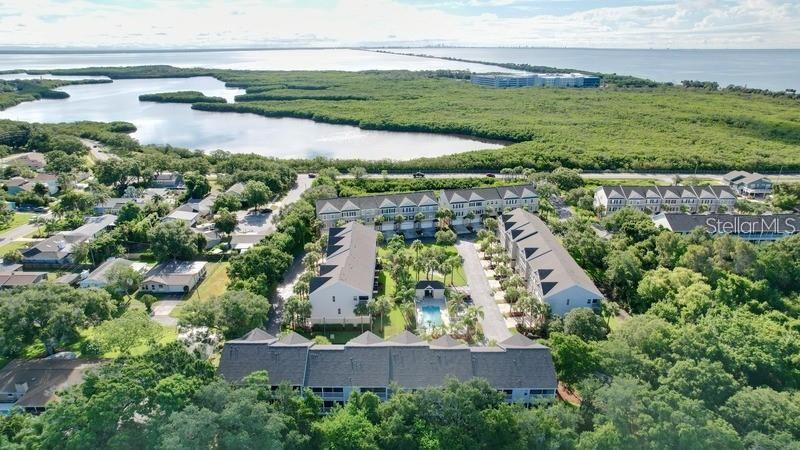 BAYSHORE TWNHS - Residential