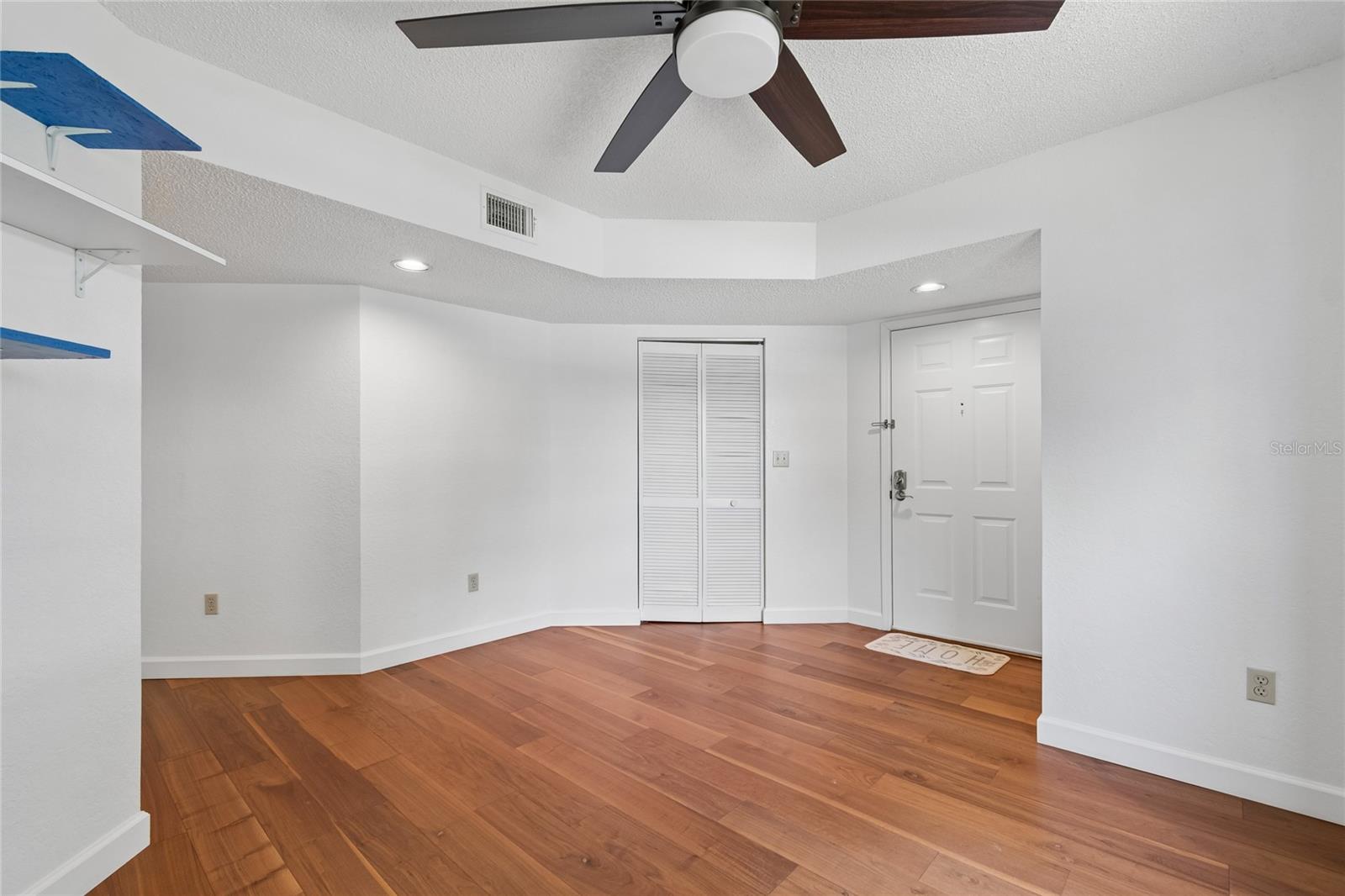 OAKS OF SEMINOLE CONDO - Residential