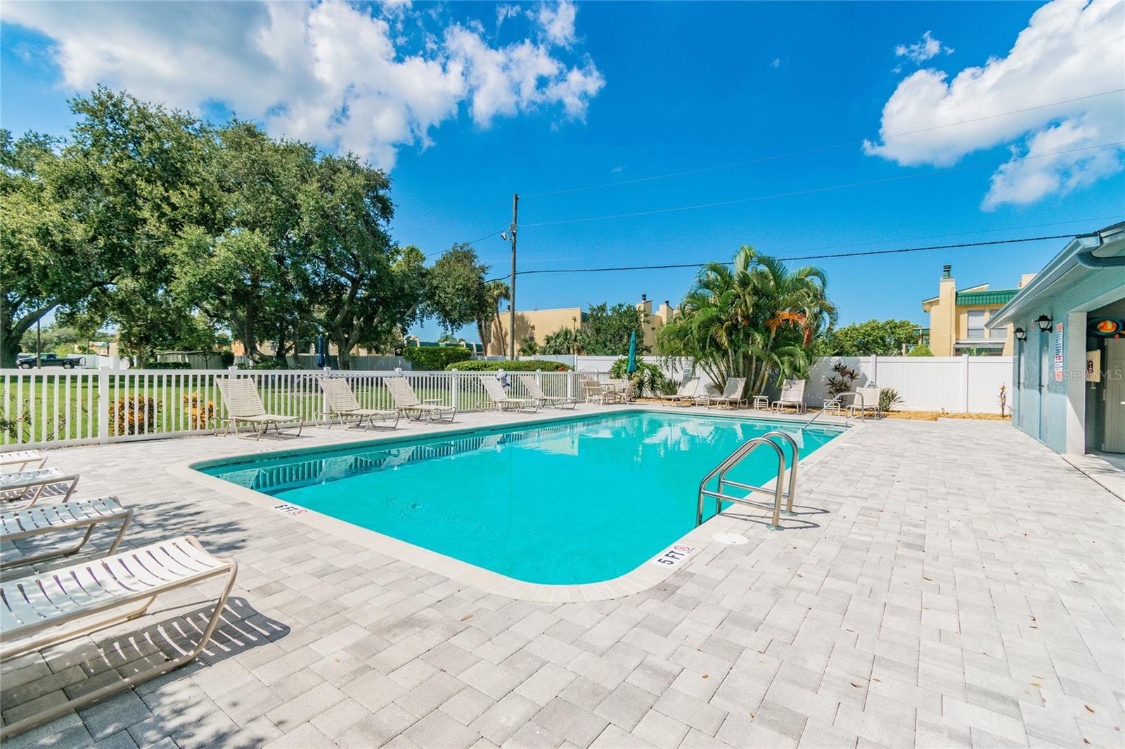OAKS OF SEMINOLE CONDO - Residential