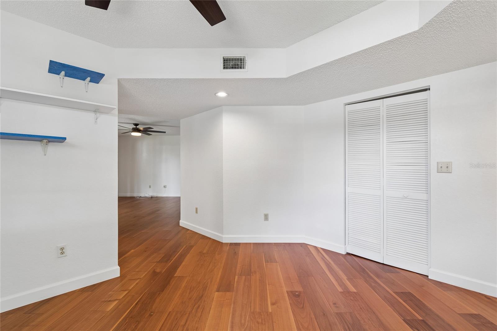 OAKS OF SEMINOLE CONDO - Residential