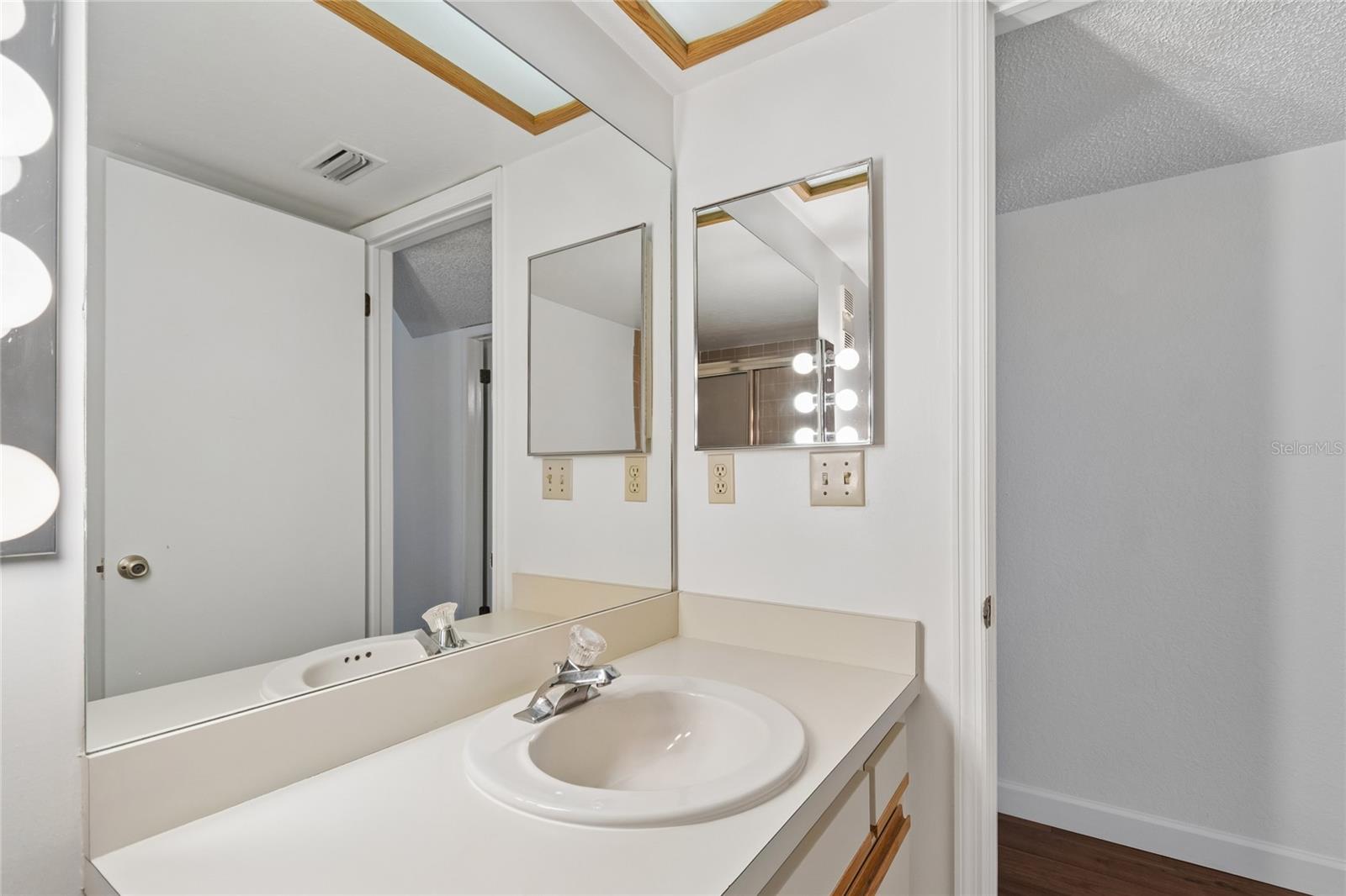 OAKS OF SEMINOLE CONDO - Residential