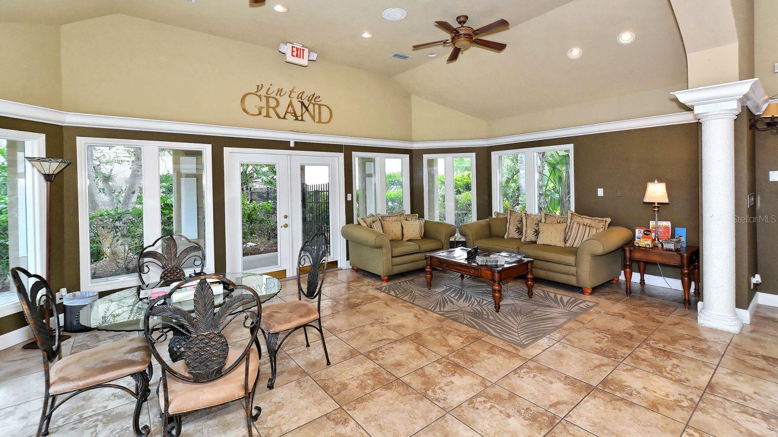VINTAGE GRAND - Residential