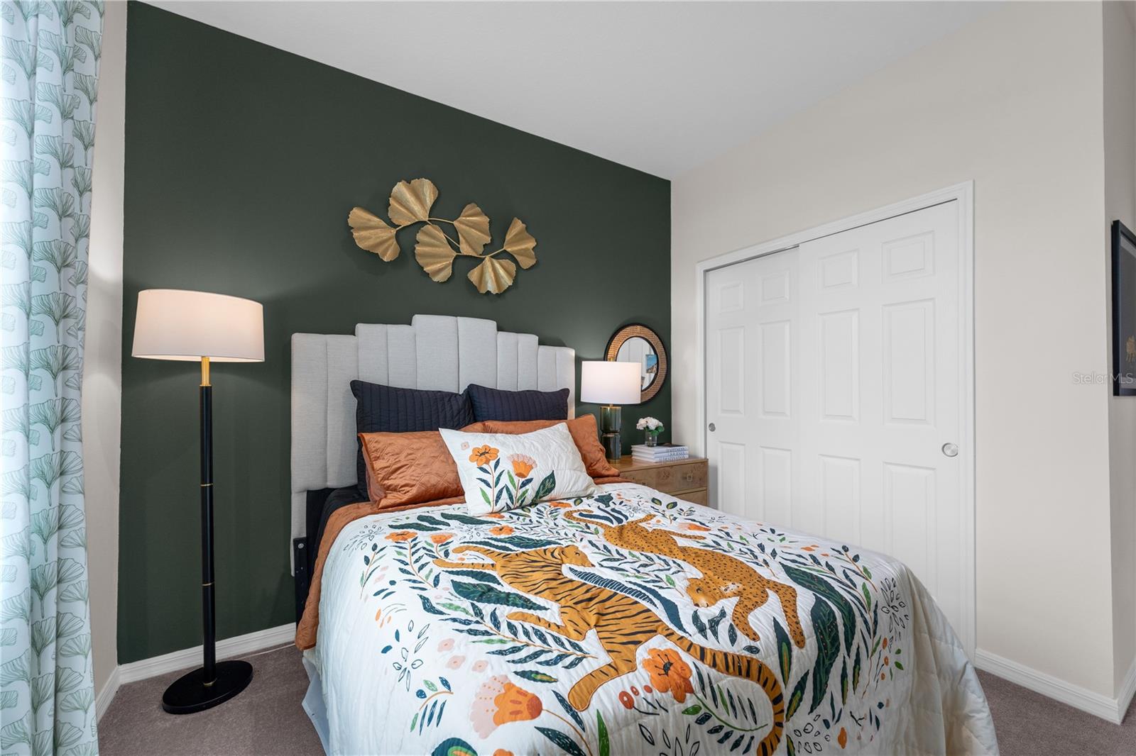 SILVER LAKE POINTE - Residential