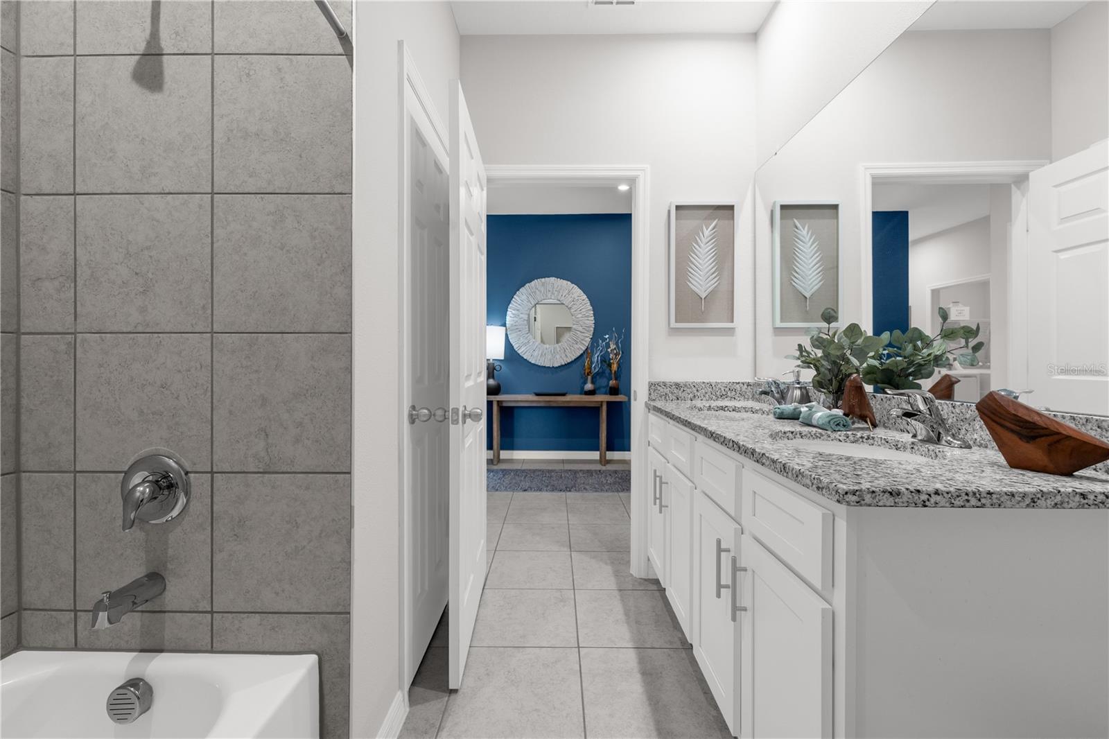SILVER LAKE POINTE - Residential