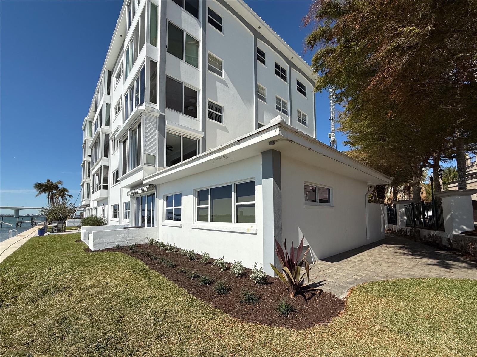 HARBOR HOUSE SOUTH - Residential