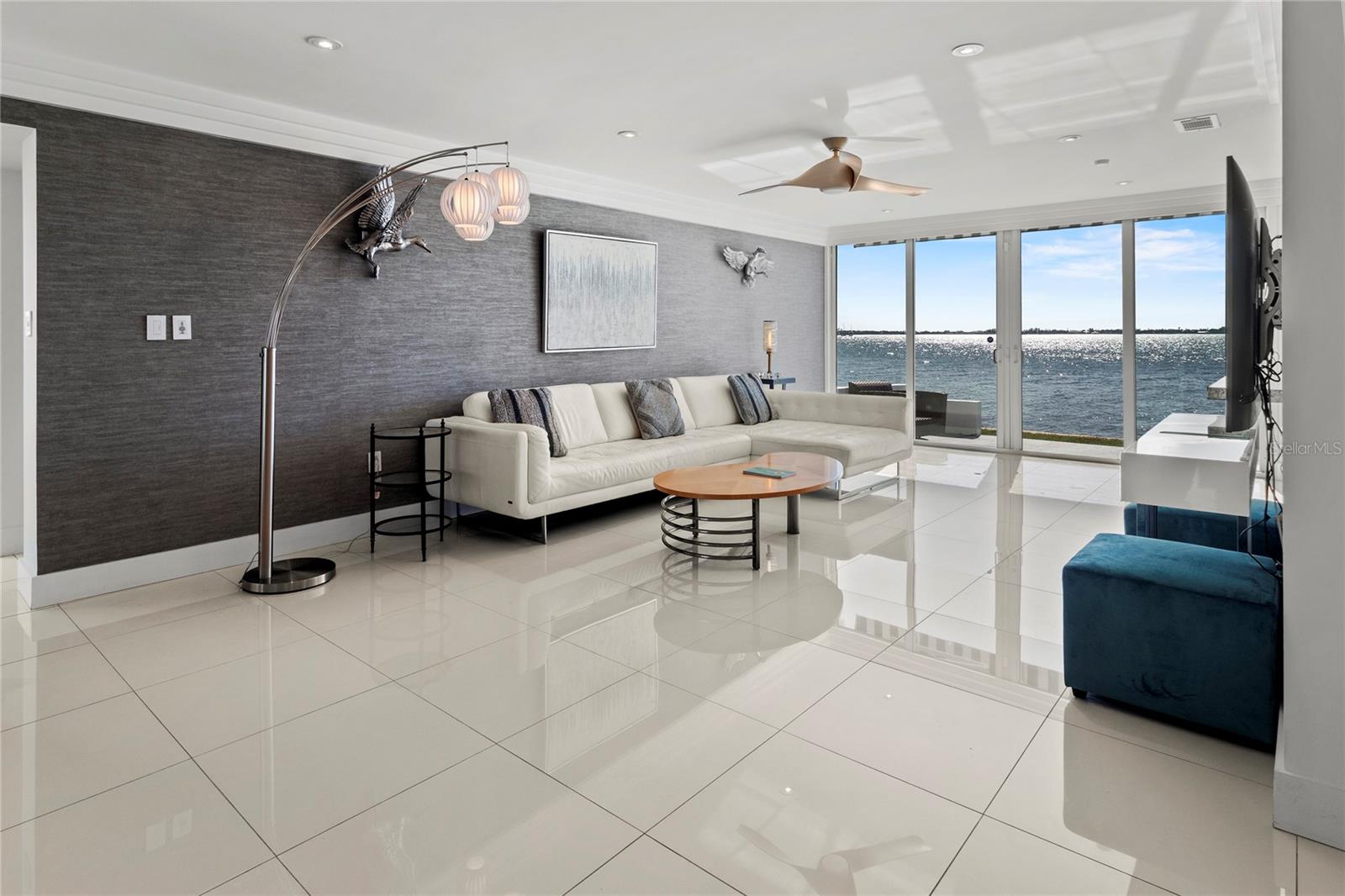 HARBOR HOUSE SOUTH - Residential