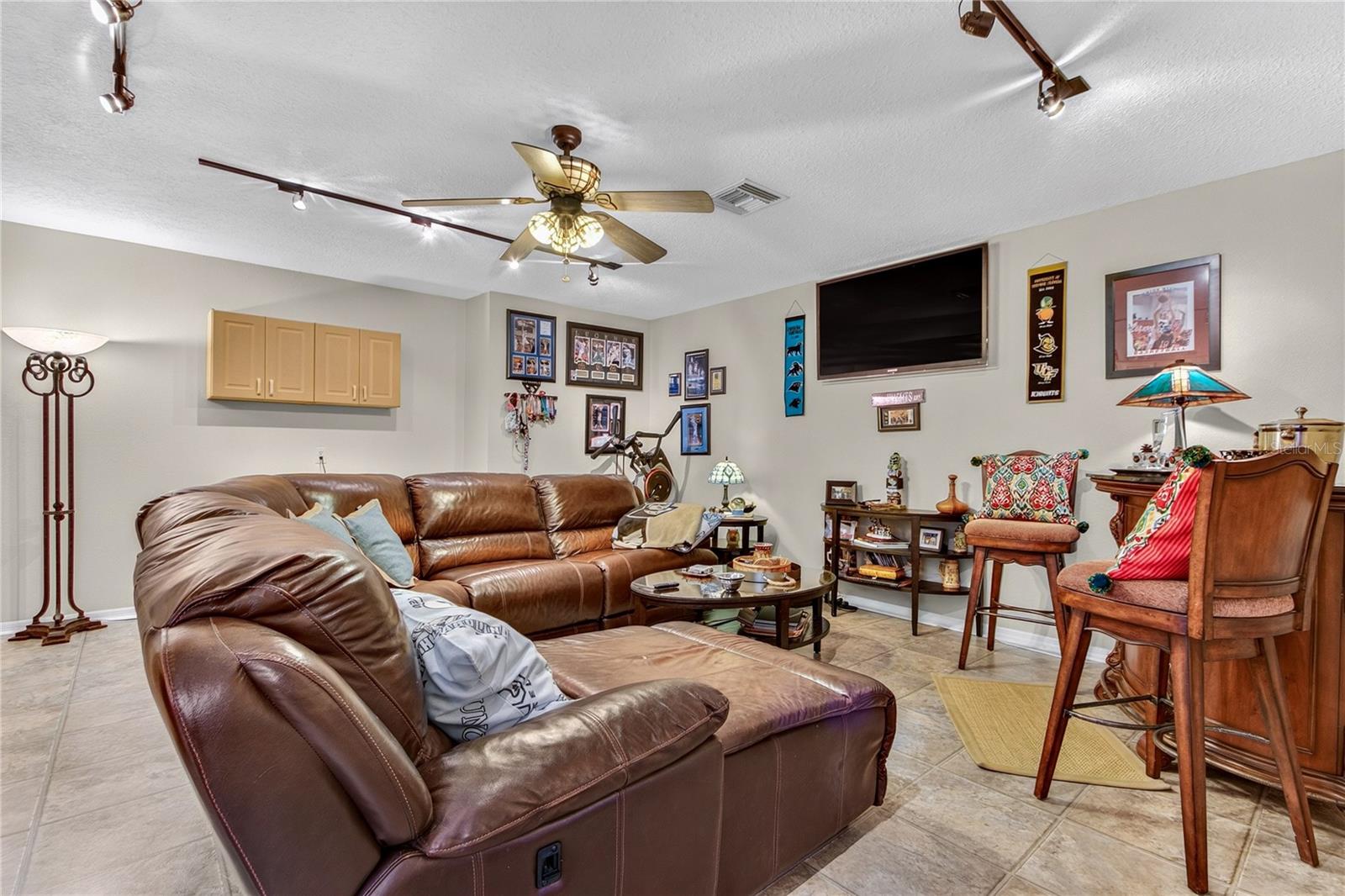 CEDAR BEND - Residential