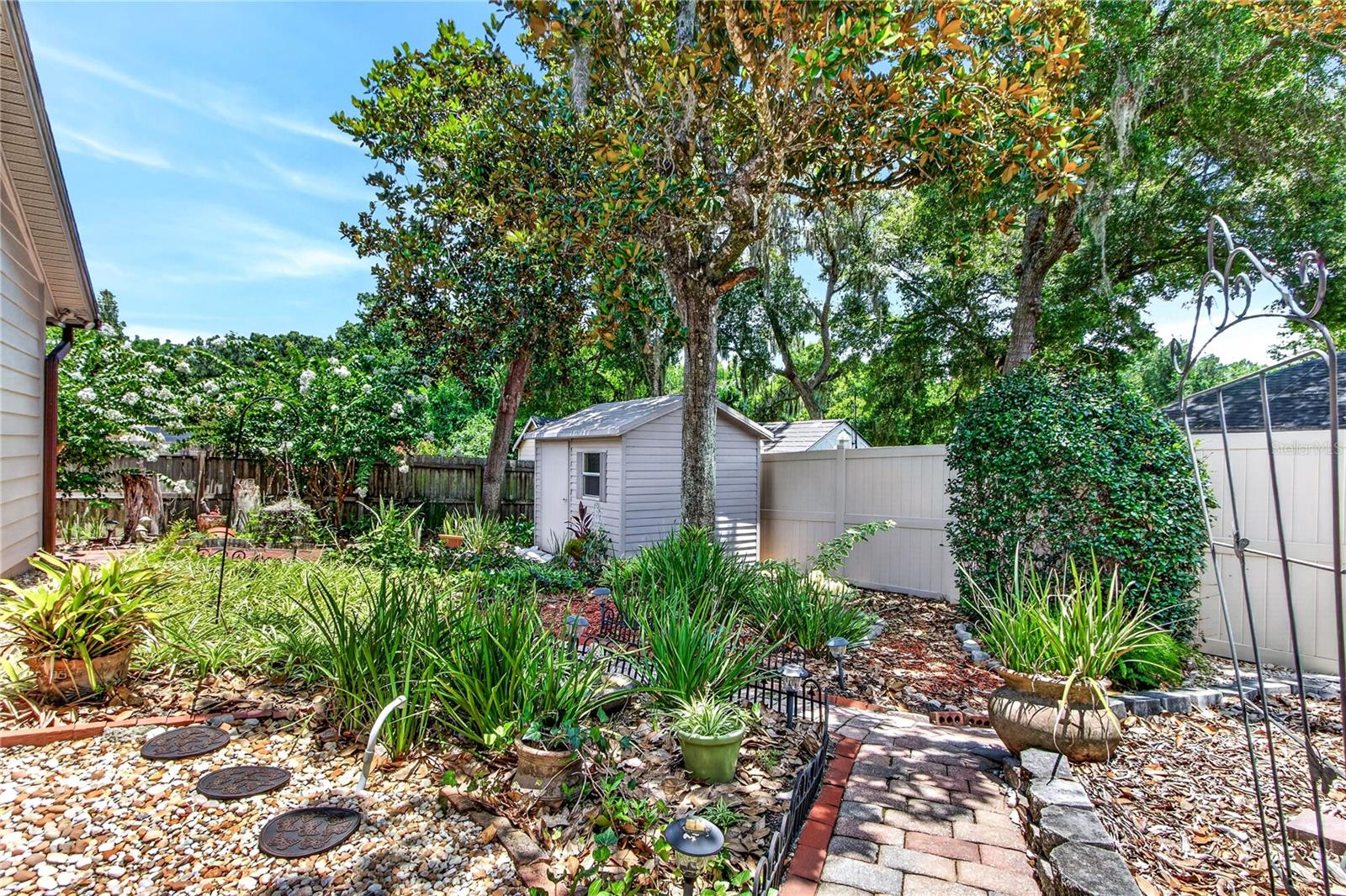 CEDAR BEND - Residential