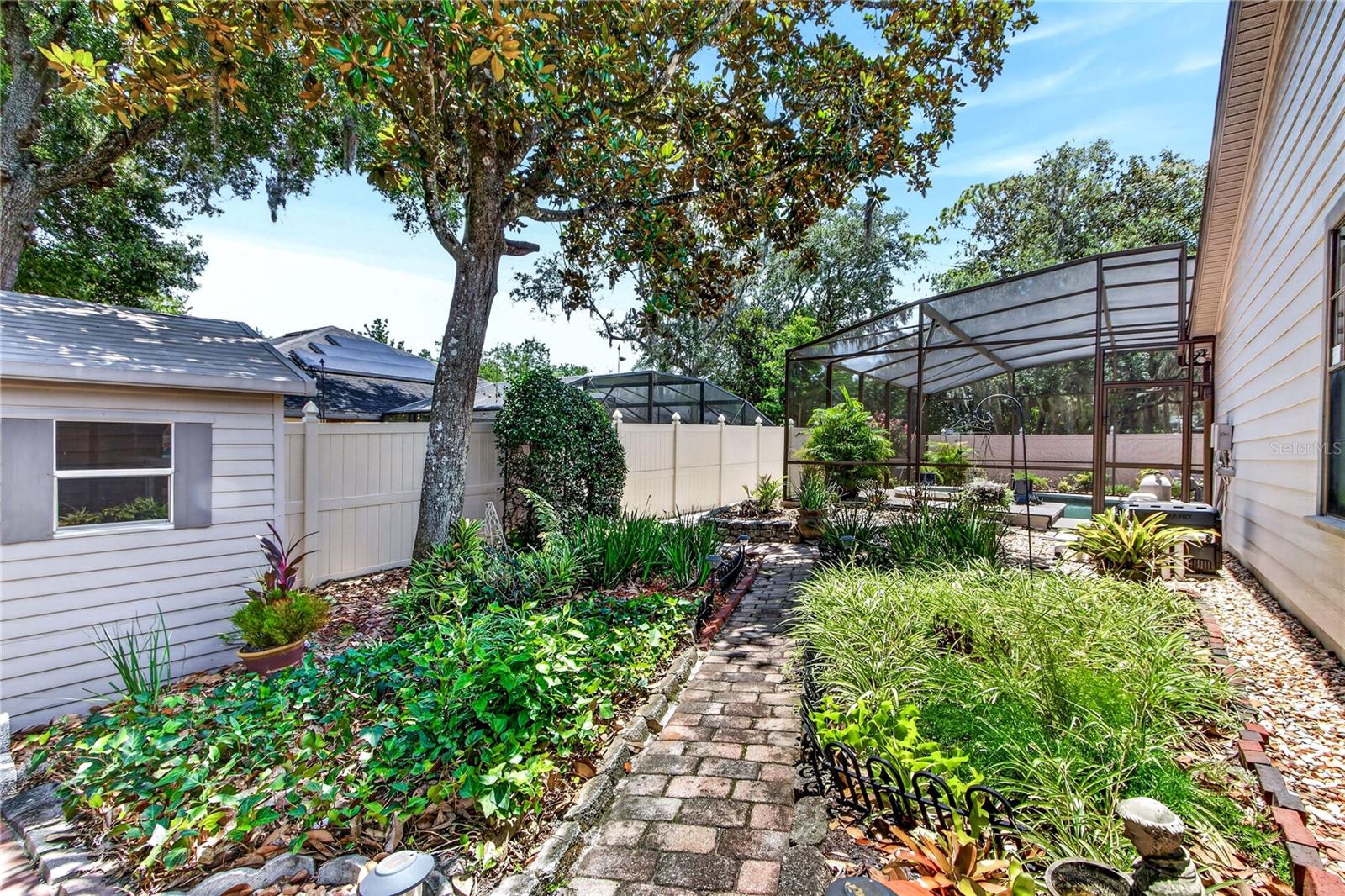 CEDAR BEND - Residential