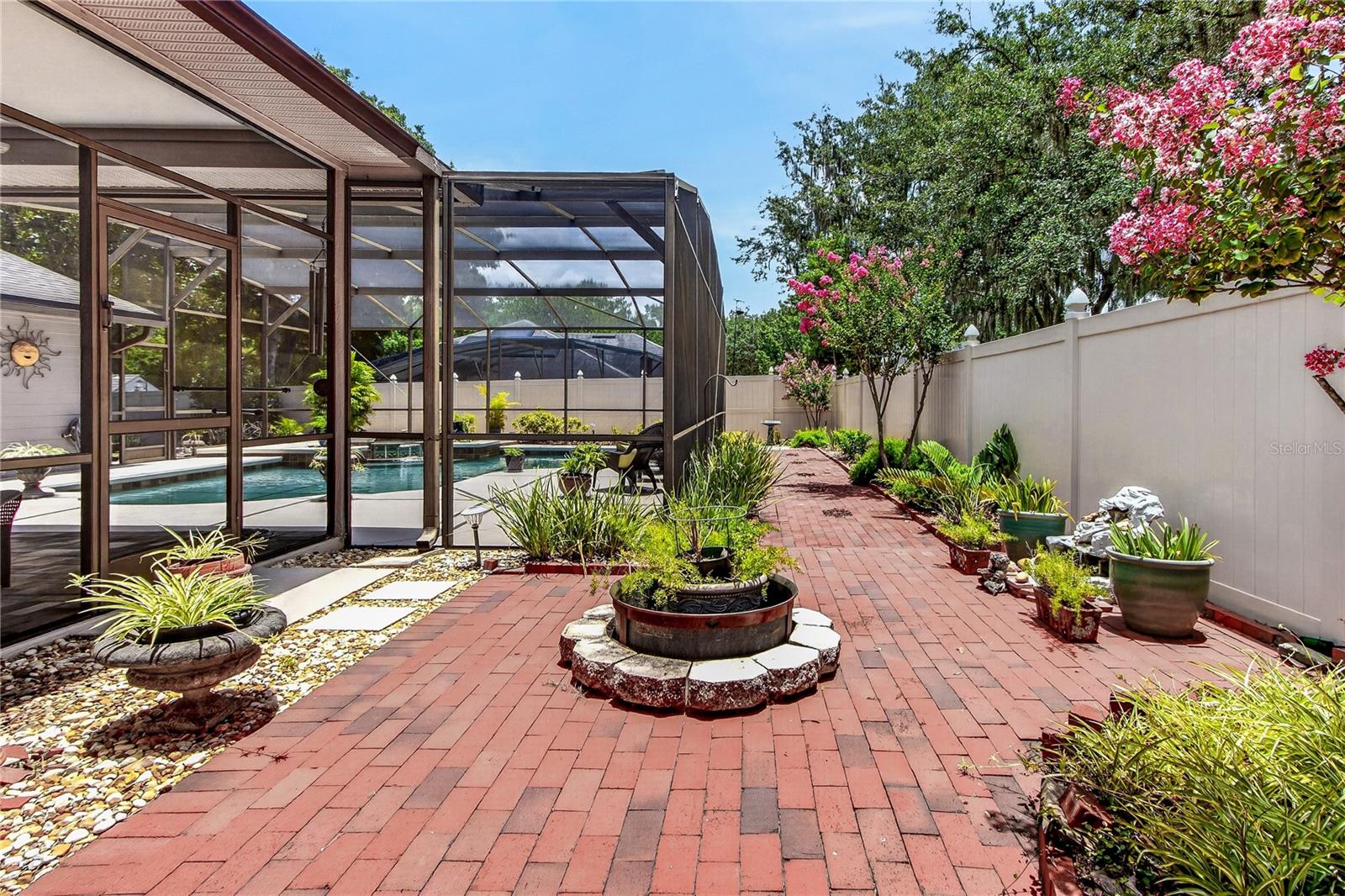 CEDAR BEND - Residential