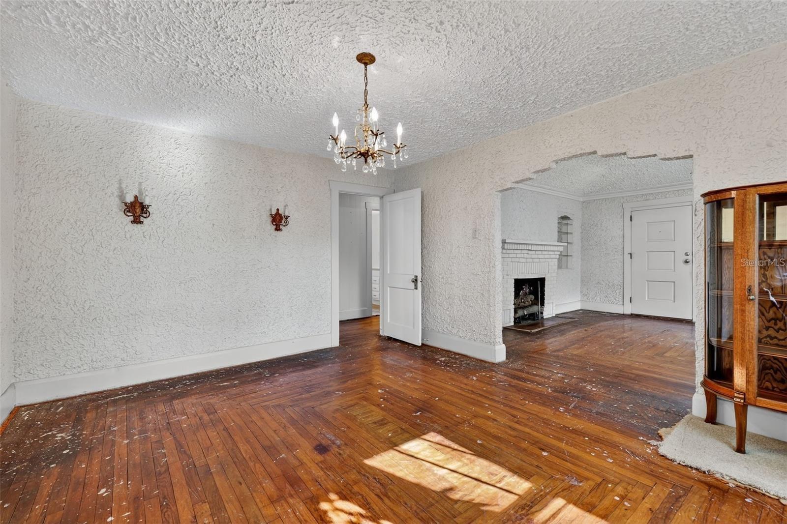 CATHCARTS SQUARE - Residential