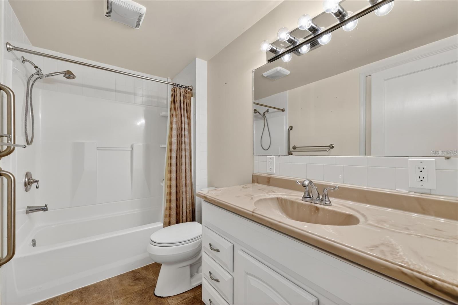 CATHCARTS SQUARE - Residential