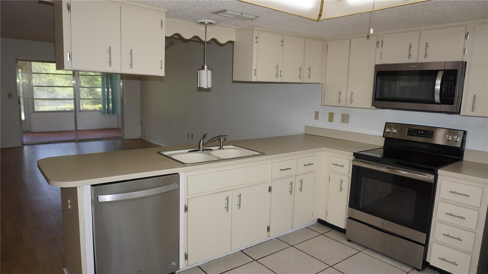 VILLAGE WOODS CONDO PH 03 - Residential