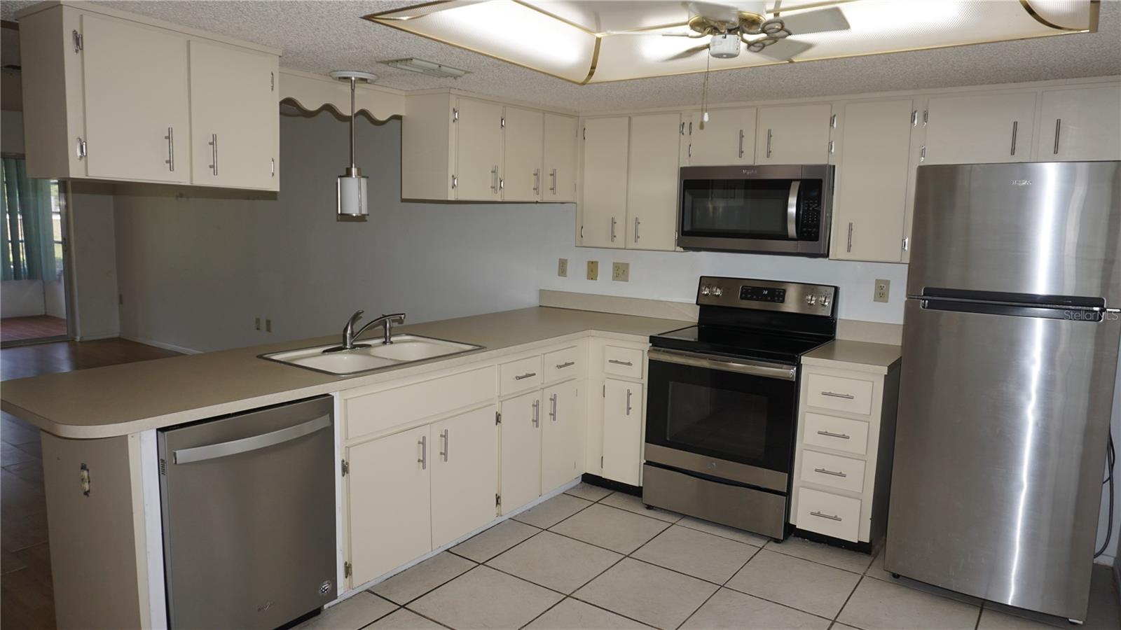 VILLAGE WOODS CONDO PH 03 - Residential