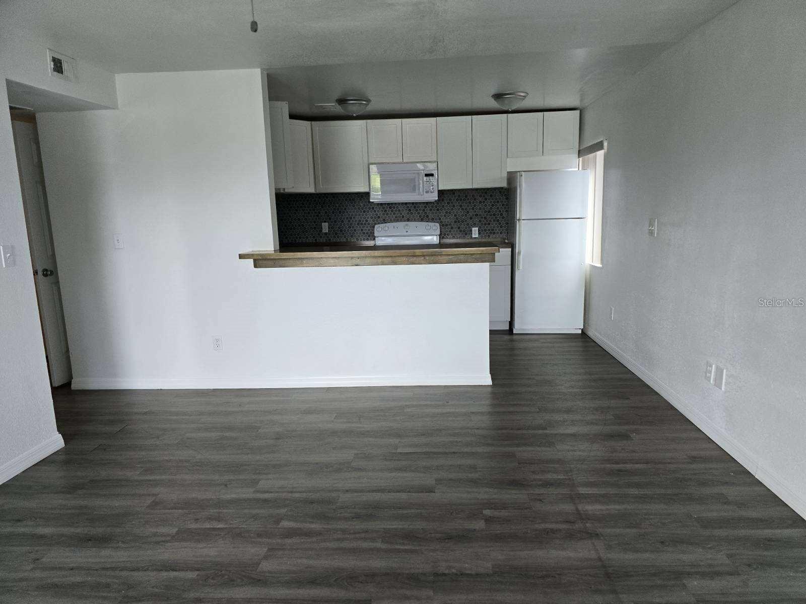 800 NORTH FISKE CONDO APTS - Residential