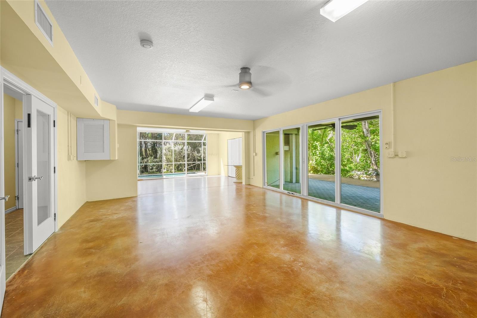 SLEEPY LAGOON PARK - Residential