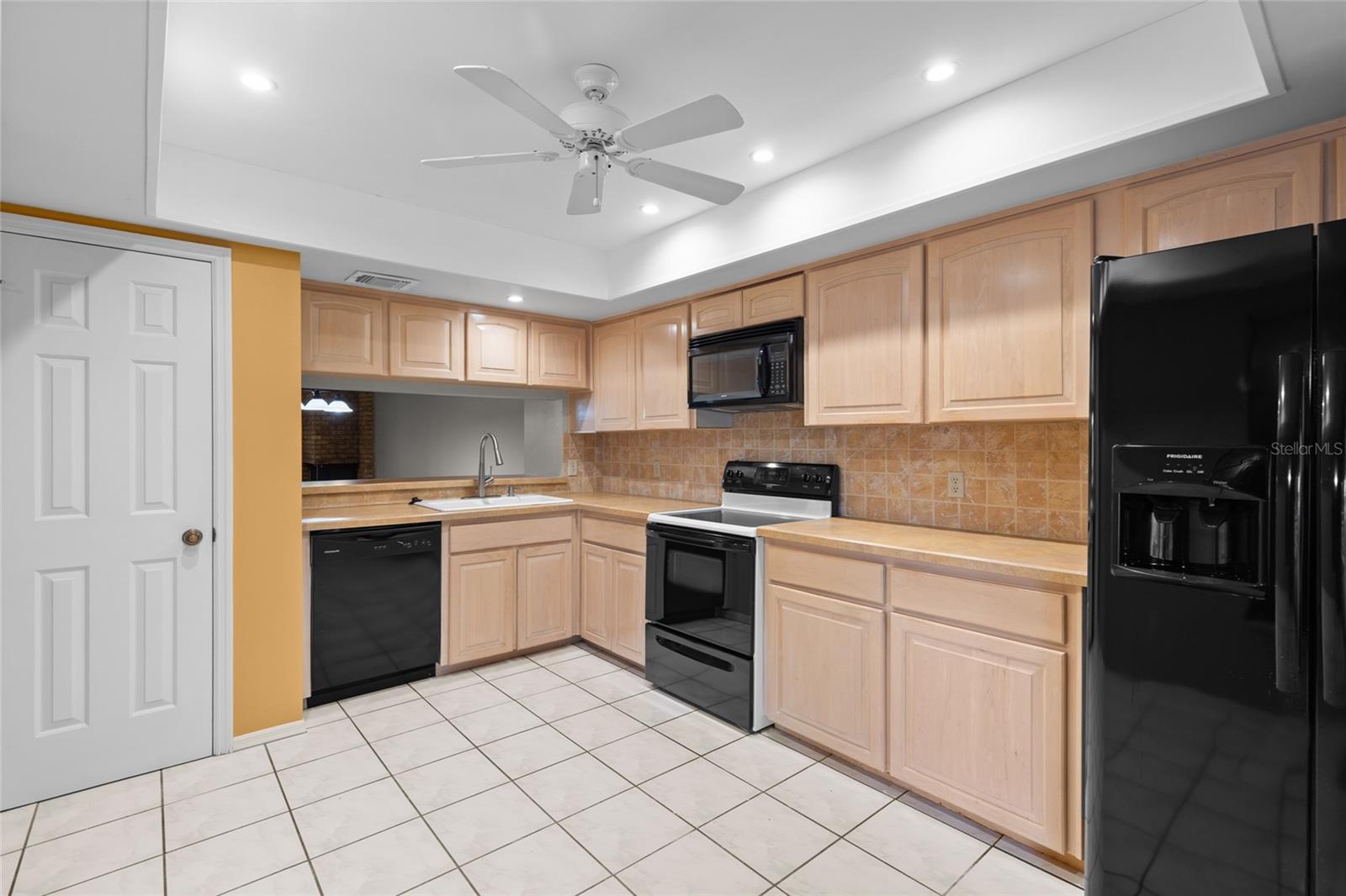 KENSINGTON PARK PH 3 A CONDO - Residential