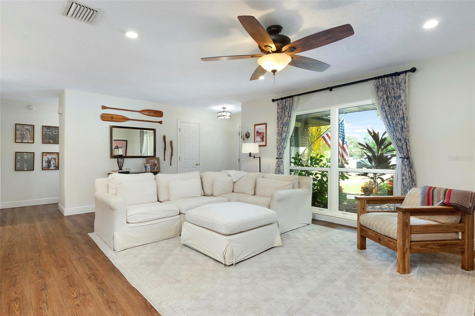 WOODLAWN LAKES SECOND ADD - Residential