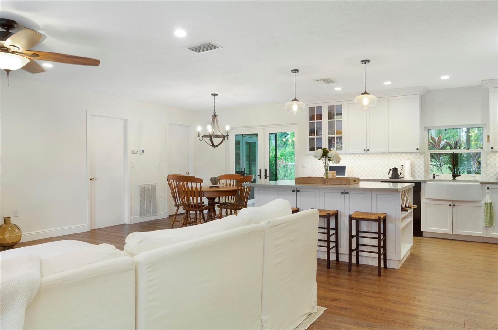 WOODLAWN LAKES SECOND ADD - Residential