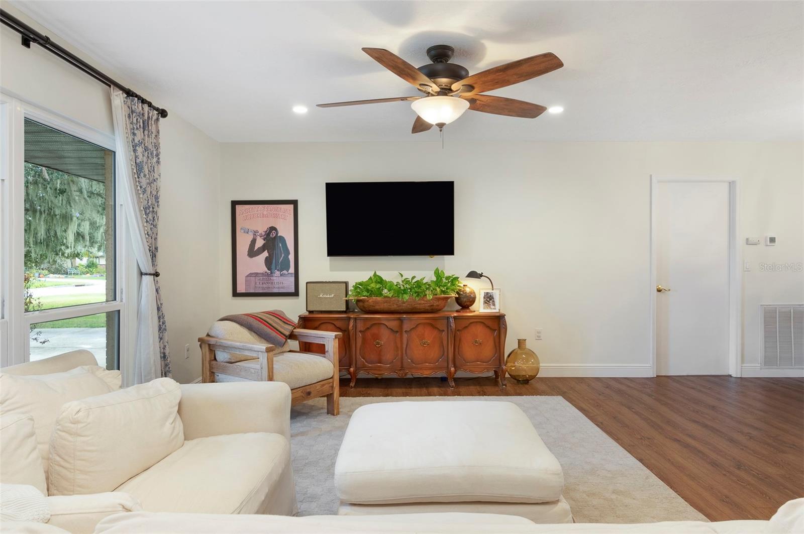 WOODLAWN LAKES SECOND ADD - Residential