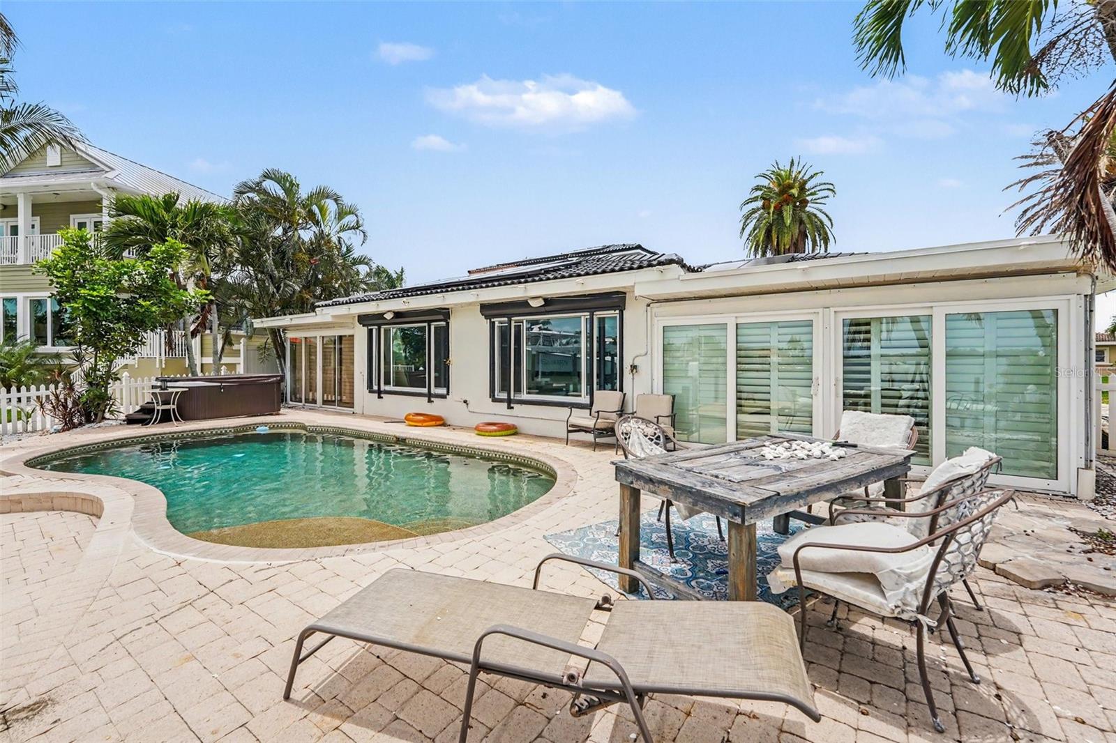 SUNRAY BEACH HOMES - Residential