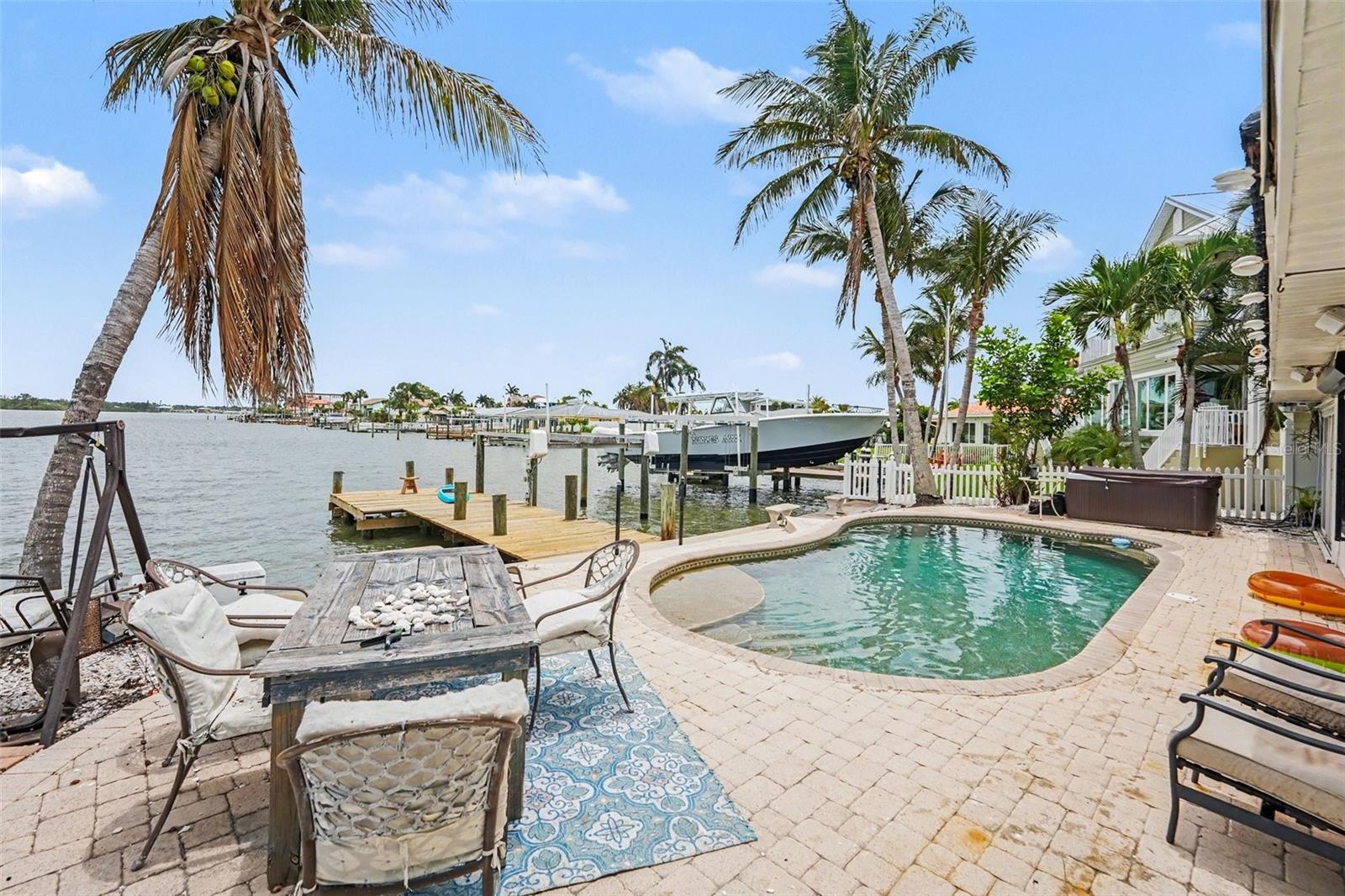 SUNRAY BEACH HOMES - Residential