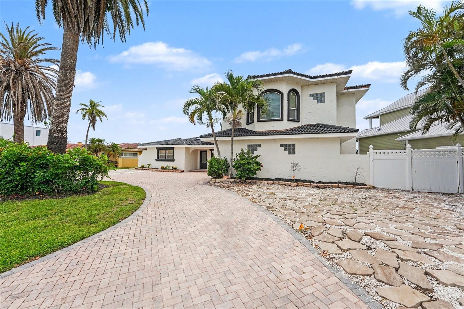 SUNRAY BEACH HOMES - Residential
