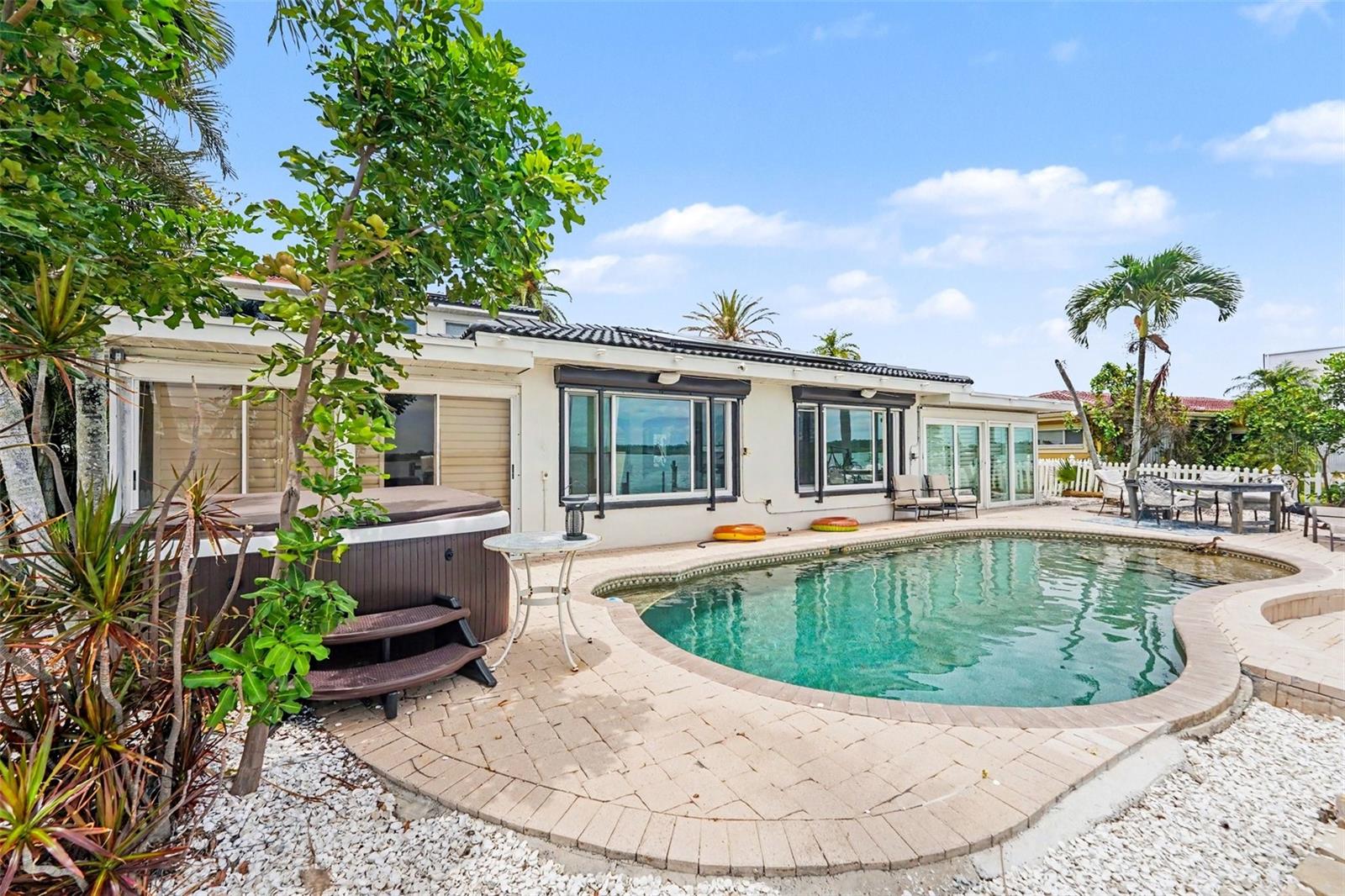 SUNRAY BEACH HOMES - Residential