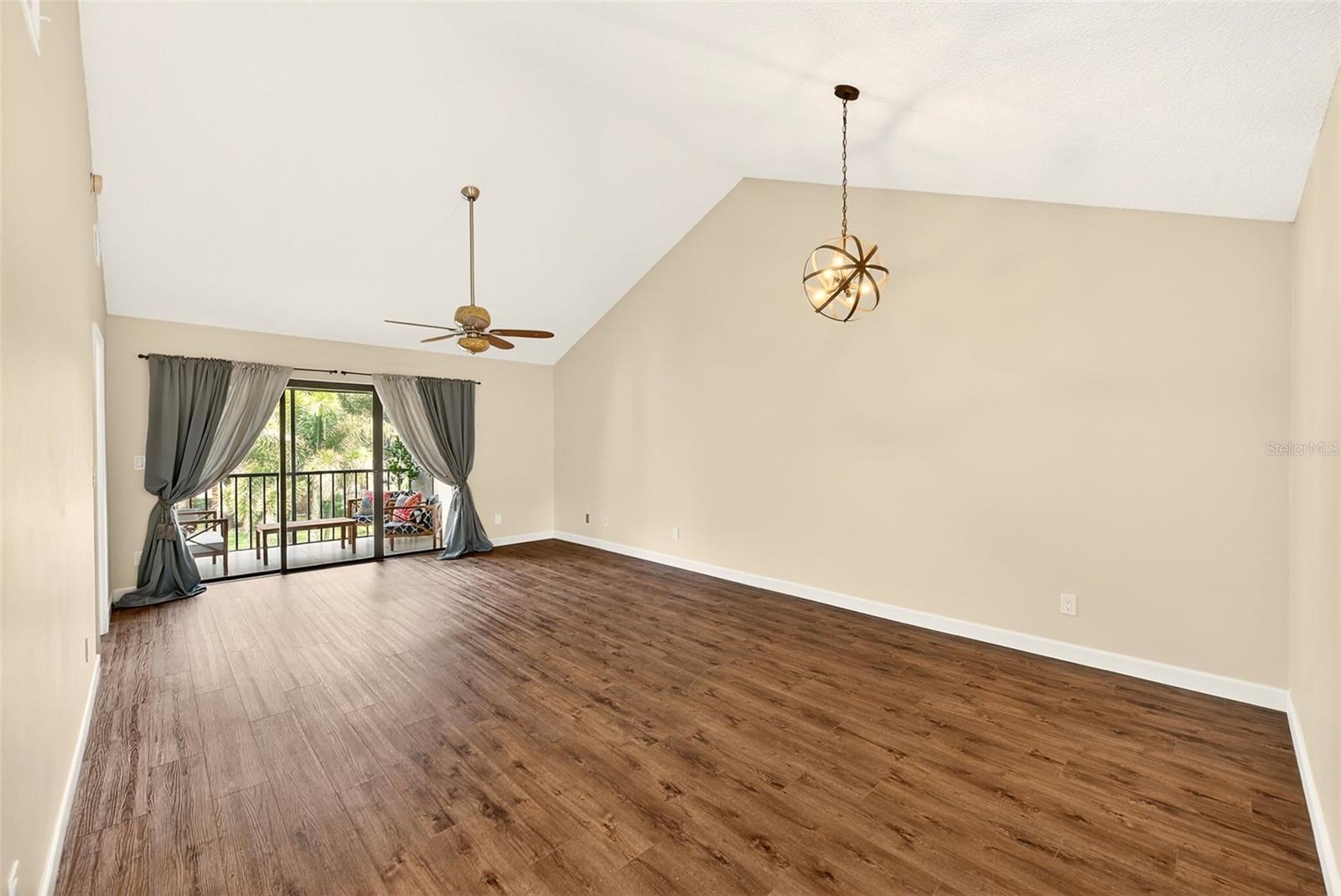 EL PASADO A CONDO - Residential