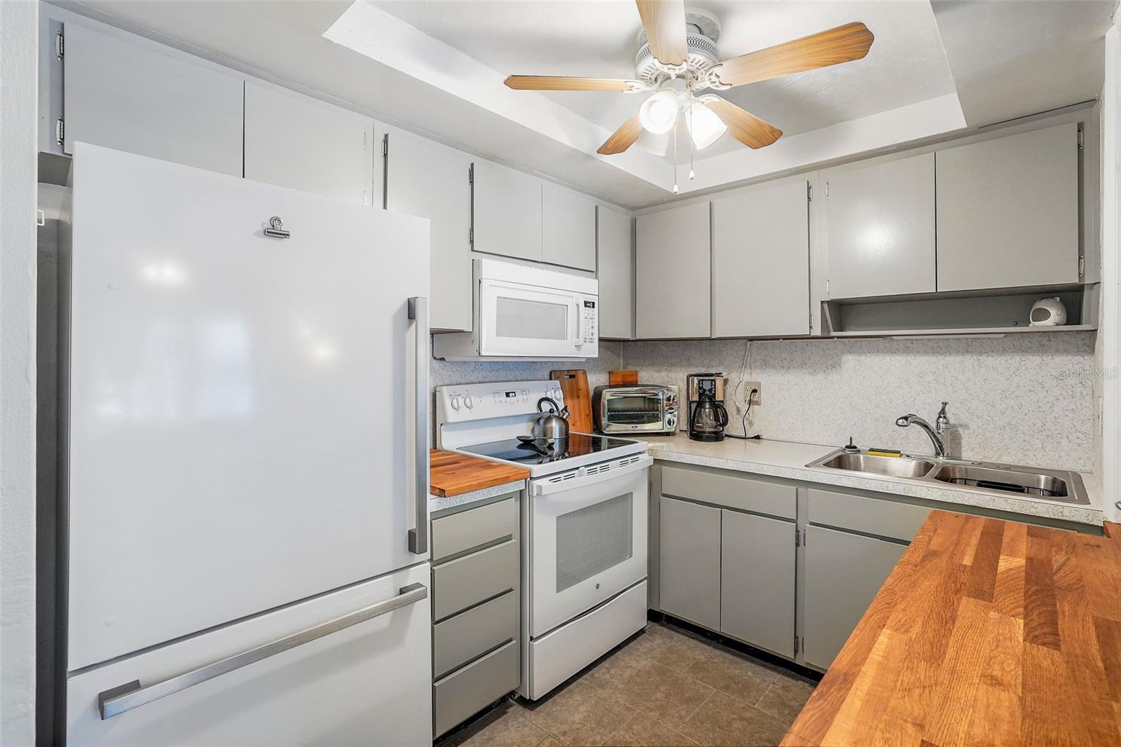 SUNSET PLAZA EAST APTS CONDO - Residential