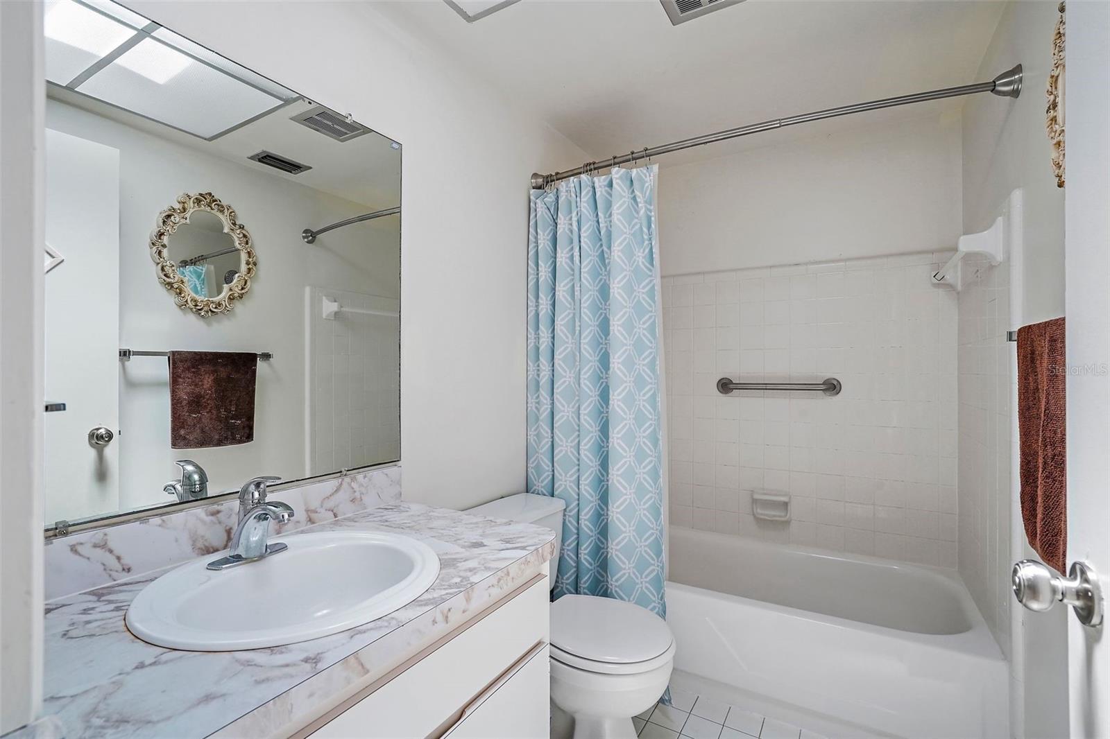 SUNSET PLAZA EAST APTS CONDO - Residential