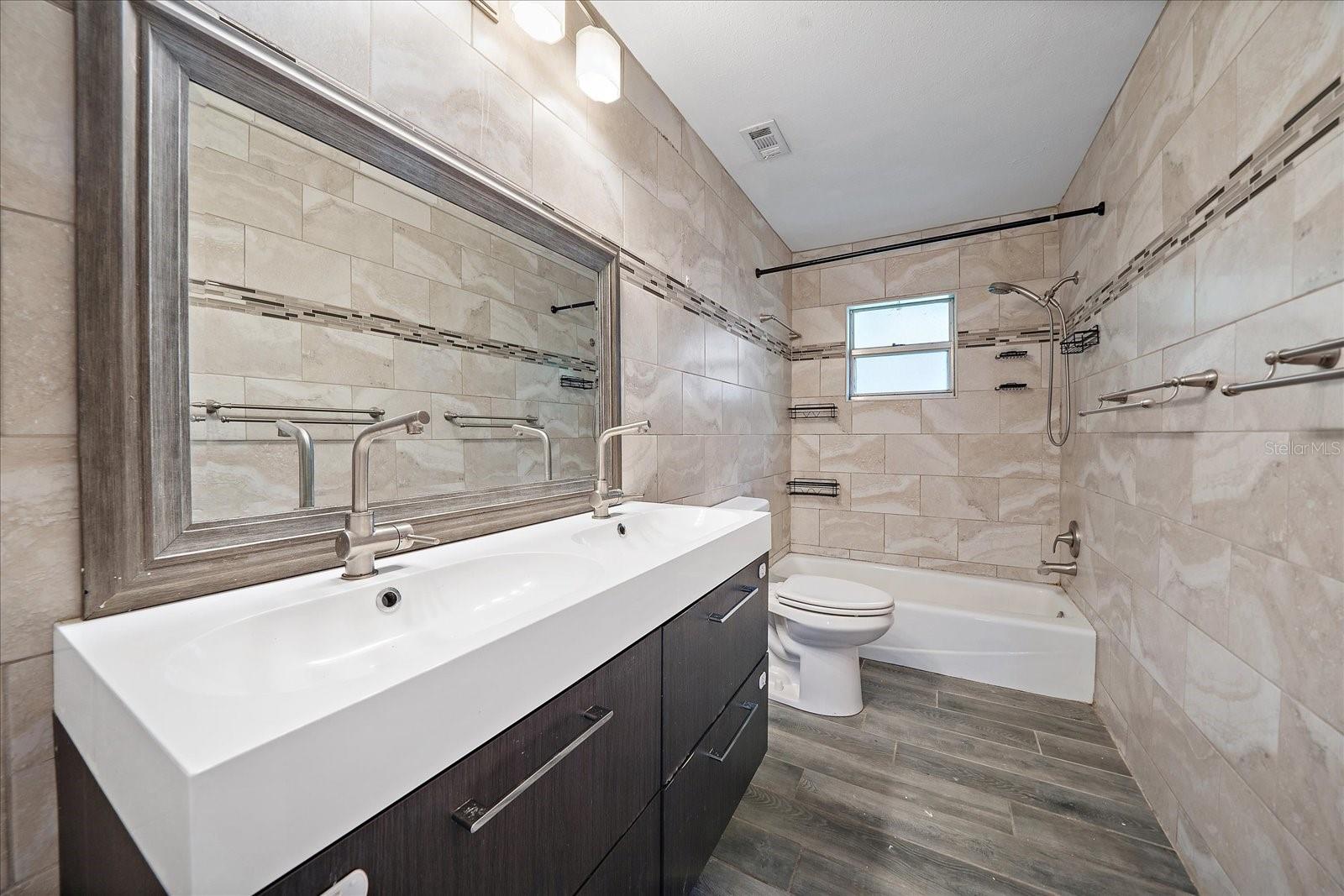ORANGE GROVE PARK - Residential Lease