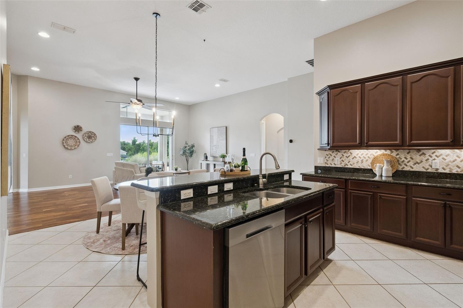 CARRIAGE POINTE A-I & L - Residential