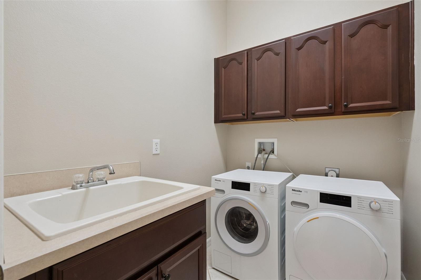 CARRIAGE POINTE A-I & L - Residential