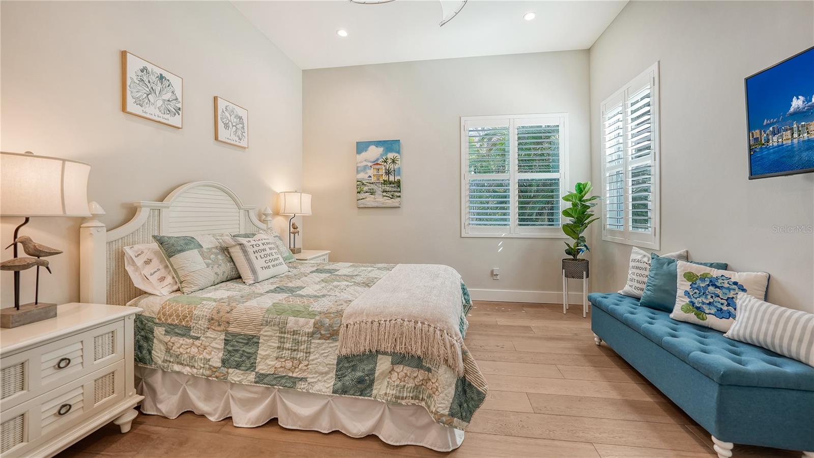 SIESTA BAYSIDE WATERSIDE WOOD - Residential